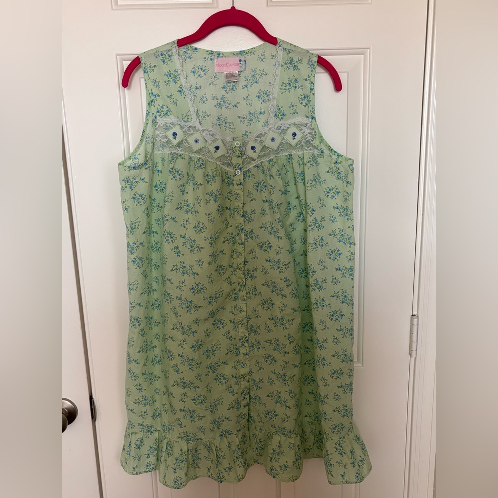 Vintage Light Green Floral Sleeveless Dress with Eyelet Yoke